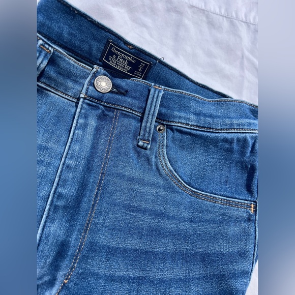 Abercrombie Ultra High Rise Jean Legging - Picture 2 of 4